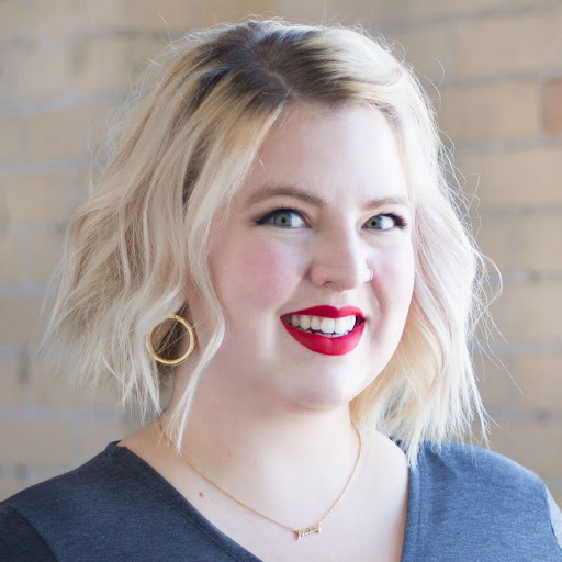 Kelly Maxwell Photo 19