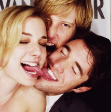 Emily Vancamp Photo 9