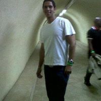 Robin Elliot Photo 16