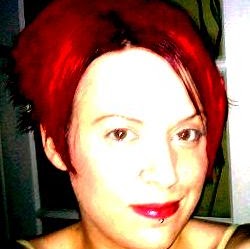Sarah Langdon Photo 22
