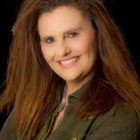 Suzanne Steele Photo 30