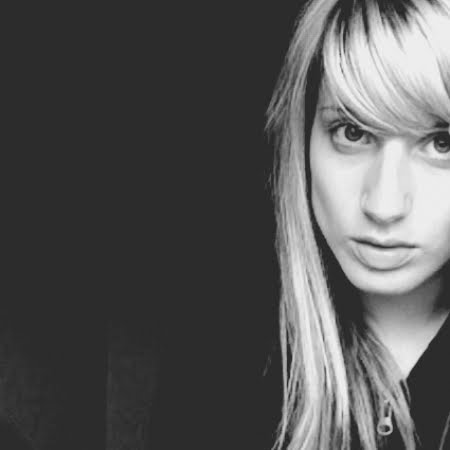 Sarah Bond Photo 37
