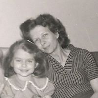 Elizabeth Callaghan Photo 27