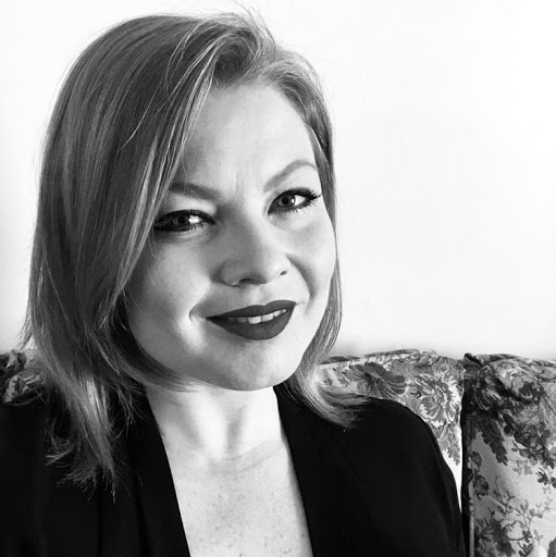 Suzanne Mackenzie Photo 3