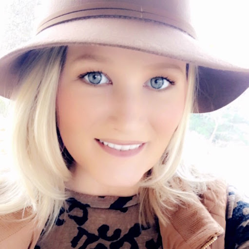 Nicole Hart Photo 19