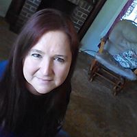 Elizabeth Helms Photo 12