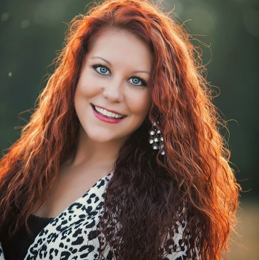 Elizabeth Russell Photo 35