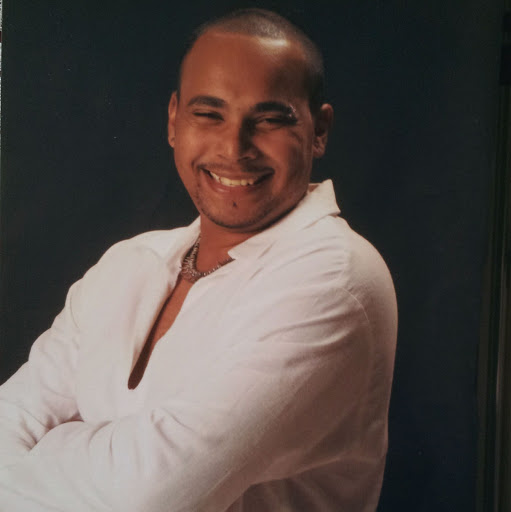 Robert Huggins Photo 8