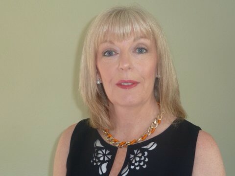 Elizabeth Cutting Photo 19