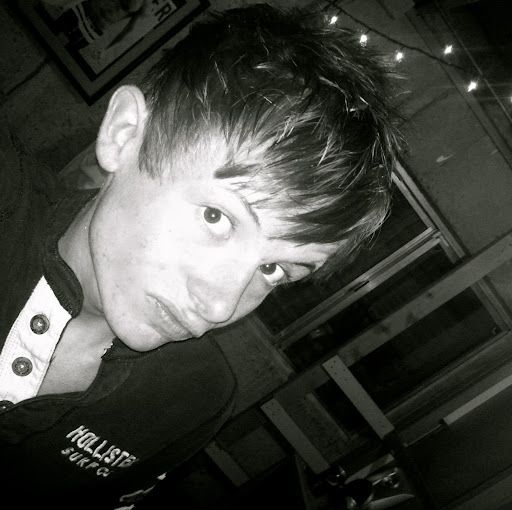Tyler Lewis Photo 6
