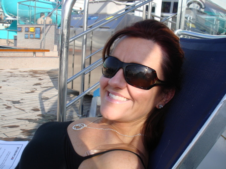 Laura Armstrong Photo 43