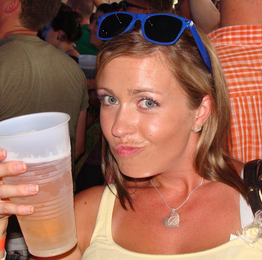 Kelly Watkins Photo 30