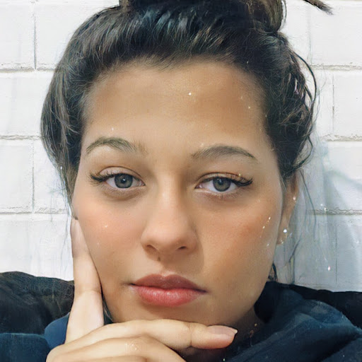 Emily Souza Photo 4