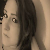 Julia Lindner Photo 5