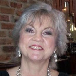 Elizabeth Lundy Photo 33