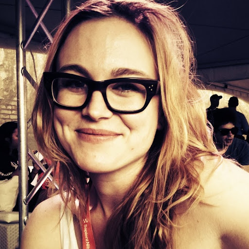 Julia Graham Photo 11