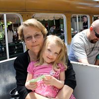 Laura Schultz Photo 47