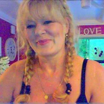 Robyn Hill Photo 35