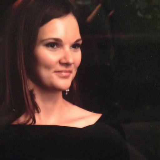 Elizabeth Shell Photo 9