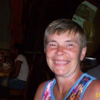 Shelly Davies Photo 28