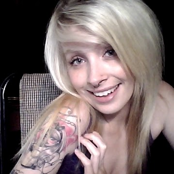Lizzie Robinson Photo 9