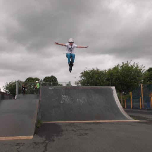 Tom Holt Photo 30