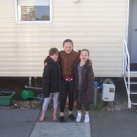Lisa Bowker Photo 6