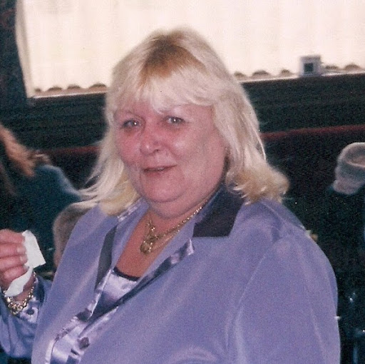 Lynne Hall Photo 9