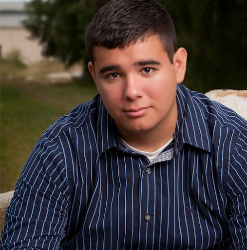 Daniel Salinas Photo 41