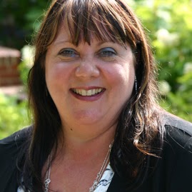 Elizabeth Waller Photo 36
