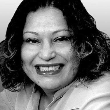 Elizabeth Figueroa Photo 5