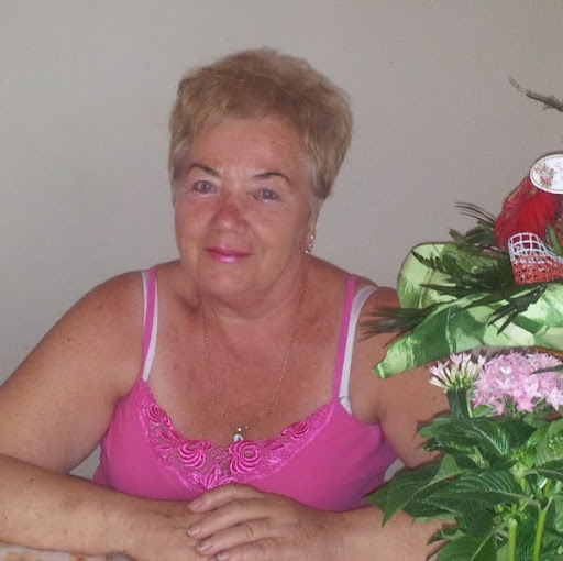 Anna Szabados Photo 7