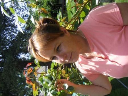 Stephanie Farrell Photo 33