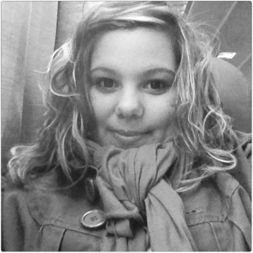 Laurie Alves Photo 21