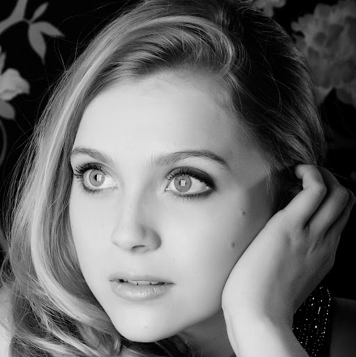Florence Fox Photo 19