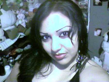 Stephanie Hernandez Photo 23
