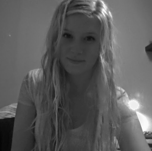 Anna Stevenson Photo 12
