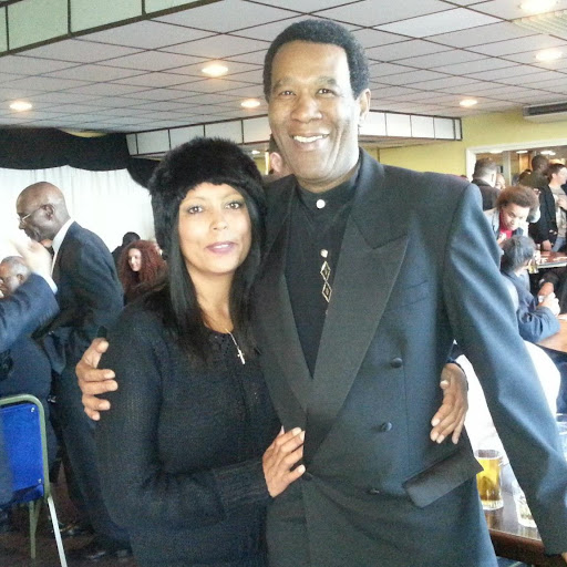Victor Saunders Photo 25