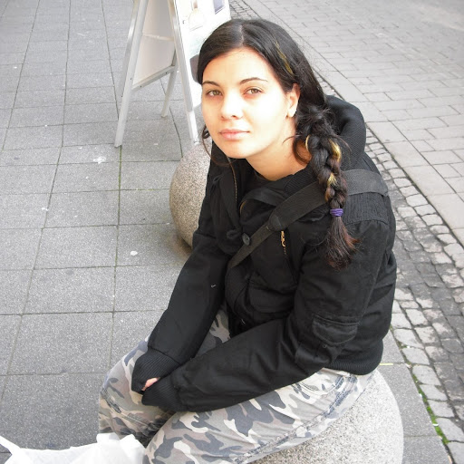 Elizabeth Laing Photo 20