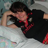 Julie Hyland Photo 16