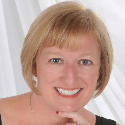 Pamela Lowe Photo 19