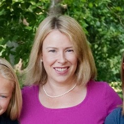 Elizabeth Russell Photo 38