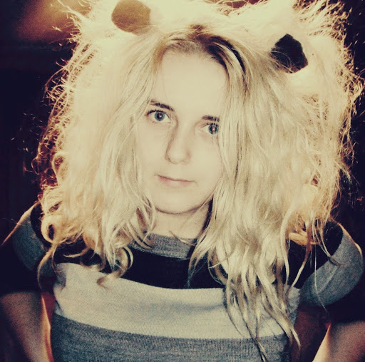 Katherine Mills Photo 40