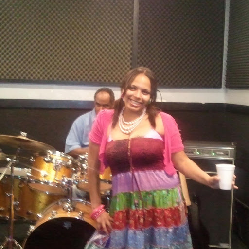 Lisa Miles Photo 5