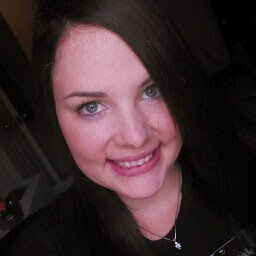 Sarah Langdon Photo 28
