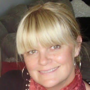 Kristine Lowe Photo 22