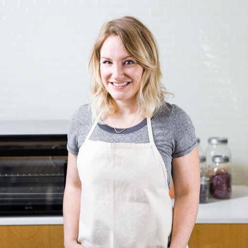 Julia Mcneal Photo 3