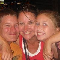 Julie Patton Photo 28