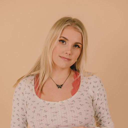 Rebecca Briggs Photo 43