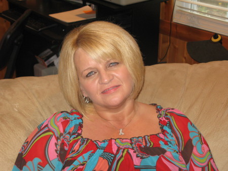 Julie Hicks Photo 7